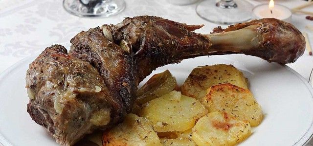 ternasco de aragon asado con patatas a lo pobre