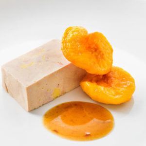 Pierna de cordero Ternasco de Aragón rellena de foie y orejones de Melocotón de Calanda con salsa de moscatel