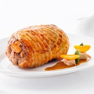 Pierna de cordero Ternasco de Aragón rellena de foie y orejones de Melocotón de Calanda con salsa de moscatel