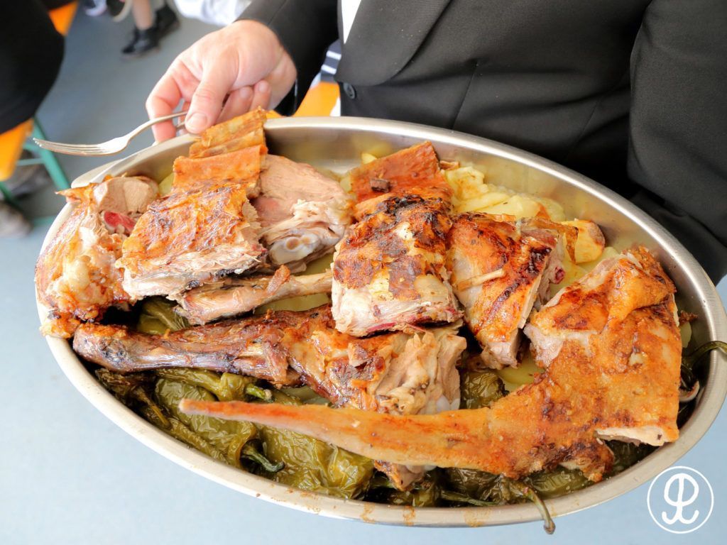 Bandeja cordero al espeto