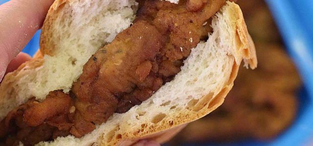 bocadillo de chuletas de cordero ternasco de aragon al estilo sureño
