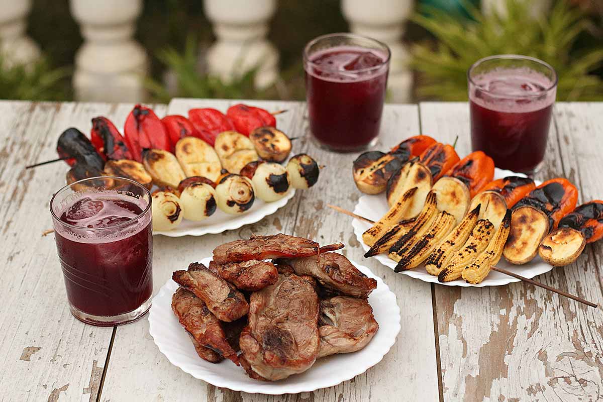 chuletas cordero ternasco aragon con brochetas de verduras