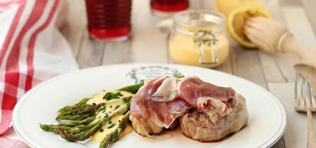 tournedos de cordero ternasco de aragon con trigueros y salsa holandesa