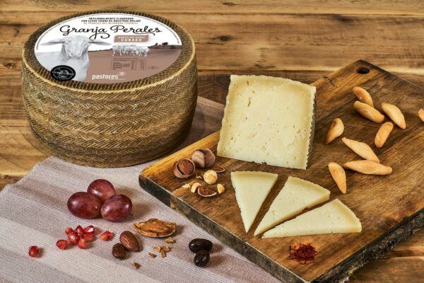 Queso curado de oveja Granja Perales entero